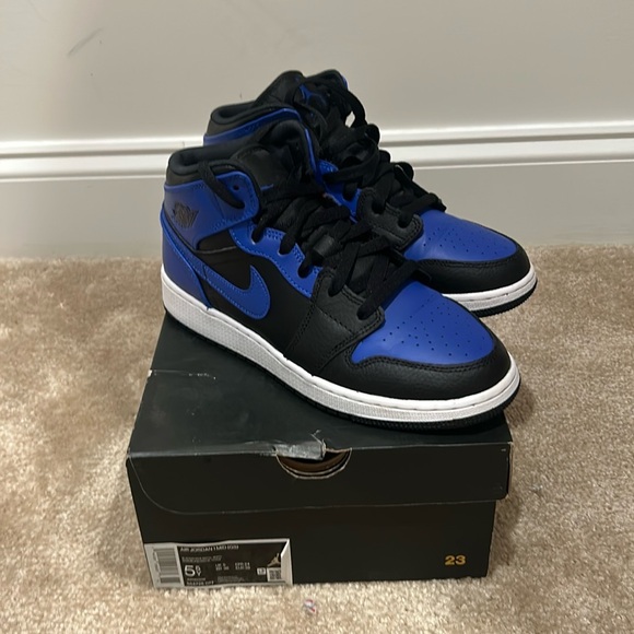 Nike Air Jordan 1 Mid 5.5Y (GS) Black Hyper Royal - Picture 2 of 2